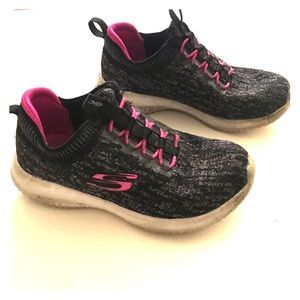 Sketchers Memory foam knit shoes